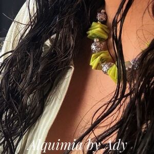 Bold maxi apple Green mother of pearl and Silver Necklace